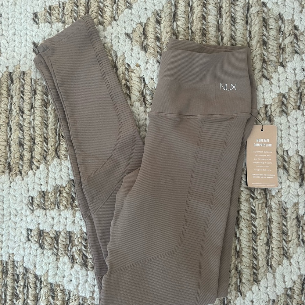NUX Leggings NWT size small moderate compression